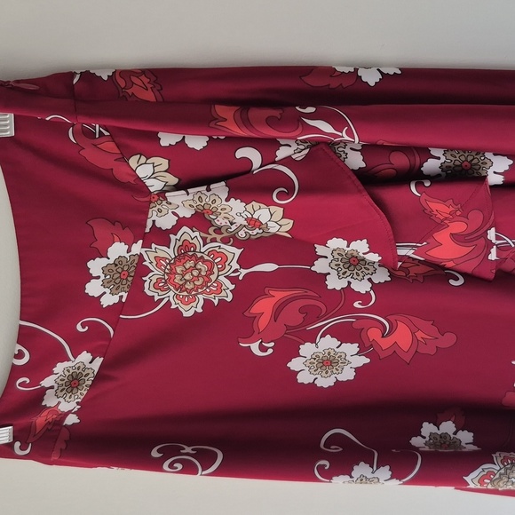 Red floral skirt - Picture 4 of 9